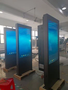 Kiosk s dodirnim zaslonom na otvorenom